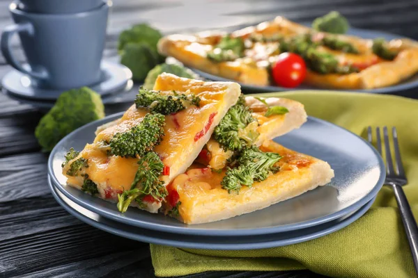 Quiche met broccoli en kaas — Stockfoto