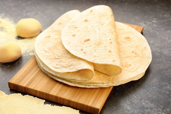 Läckra tortillas på bord — Stockfoto