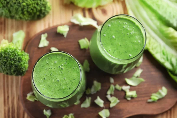 Vasos de batido de verduras frescas — Foto de Stock