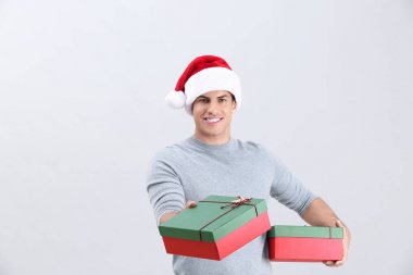 yakışıklı adam Noel şapka 