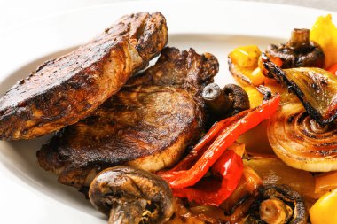 ızgara biftek ve sebze