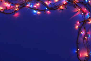 Noel ışıkları parlayan 
