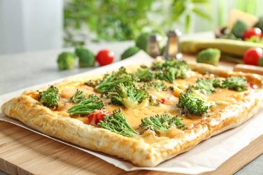 quiche brokoli ve peynir ile