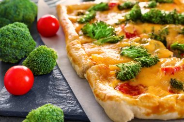 quiche brokoli ve peynir ile