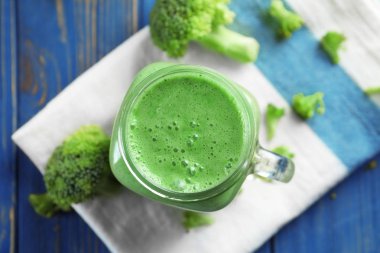 Mason kavanoza taze sebze güler yüzlü ile