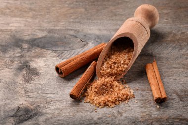 Tarçınlı şeker ile kompozisyon