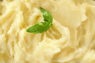 Taze Fesleğenli patates püresi