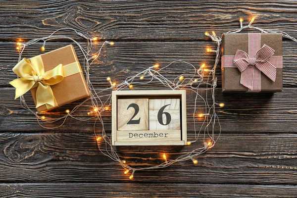Kalender med datum och gåva lådor — Stockfoto