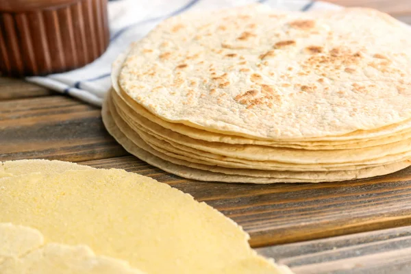 Délicieuses tortillas sur la table — Photo