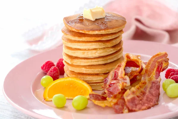 Plate with delicious pancakes — Stock Photo, Image