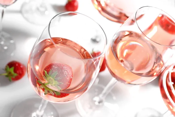 美味的草莓酒 — 图库照片