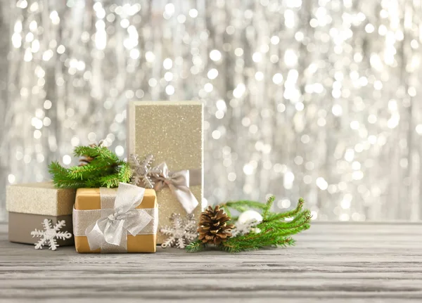 Kerstcadeaus en wazig lights — Stockfoto