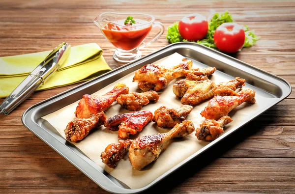 Tasty chicken with sauce — Stock Photo, Image