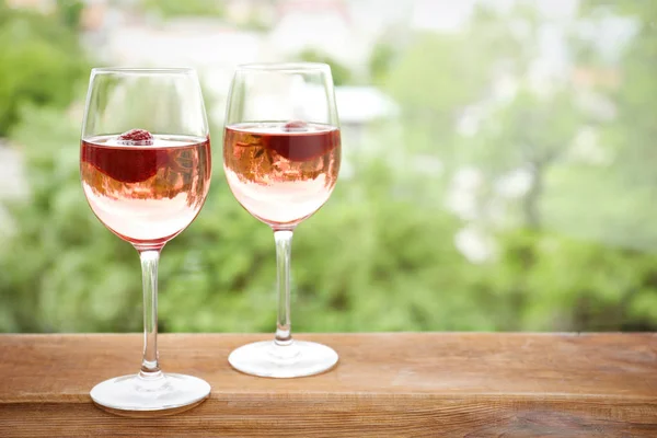 Delizioso vino alla fragola — Foto Stock