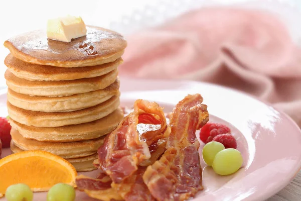 Lezzetli gözleme ile plaka 