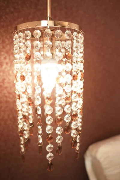Красивая лампа в спальне — стоковое фото