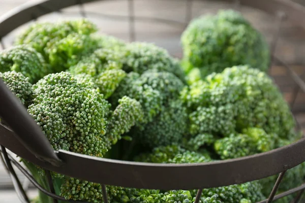 Grön färsk broccoli — Stockfoto
