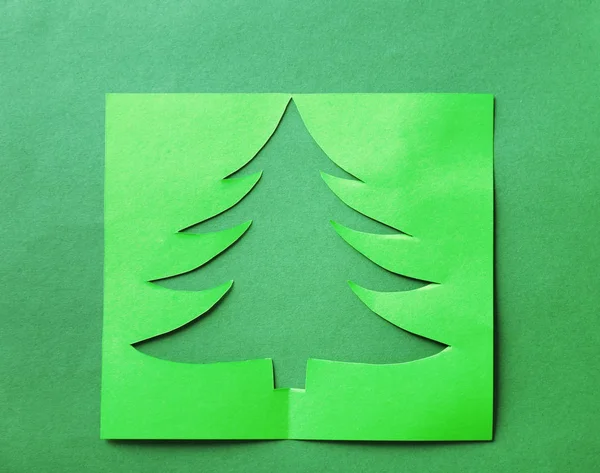 Papier avec arbre de Noël découpé — Photo