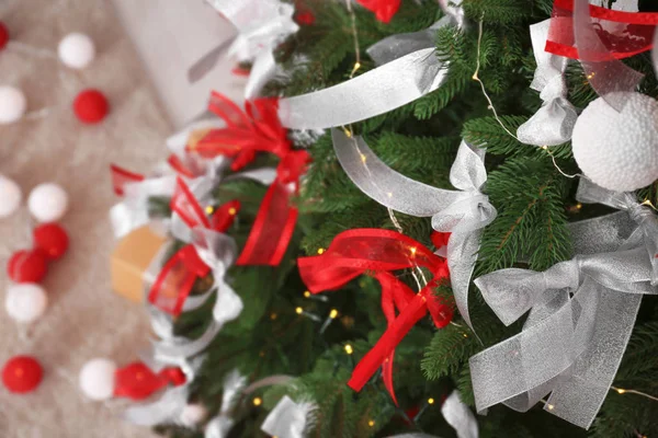 Tannenbaum weihnachtlich geschmückt — Stockfoto