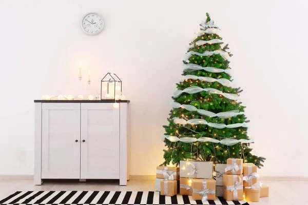 Christmas tree with gift boxes — Stock Photo, Image