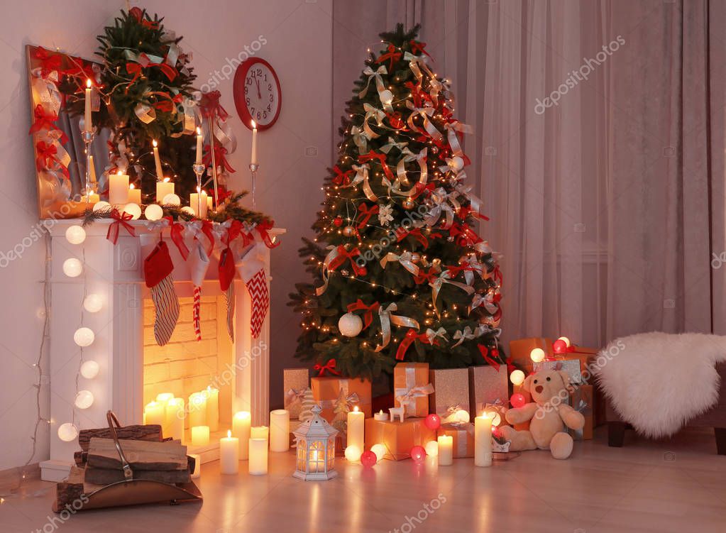Living comedor con árbol de Navidad — Foto de stock © belchonock #167779192