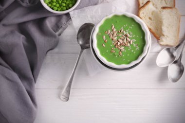 Yeşil bezelye püresi