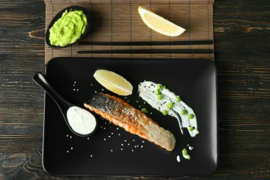 Plaka dilim somon ile