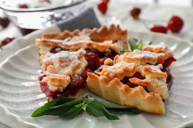 lezzetli vişneli pasta 