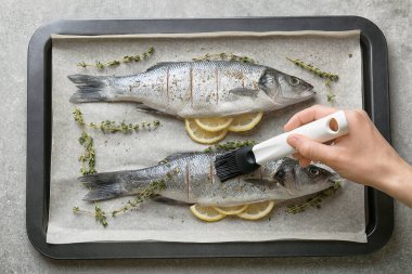 Taze balık limon ile doldurulmuş 