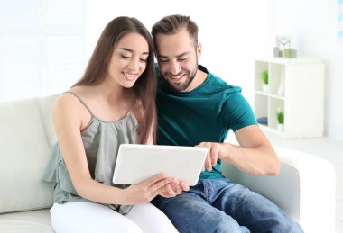 Genç çift bilgi arama  