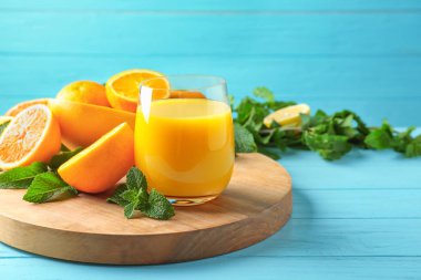 Taze meyve suyu ile kompozisyon 