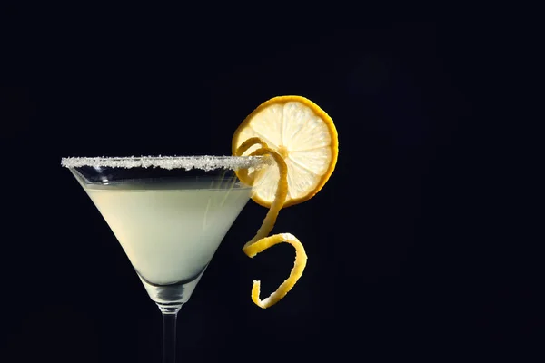 Sklenice martini kapka citronu — Stock fotografie