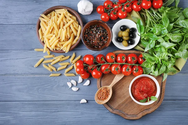 domates soslu makarna için 