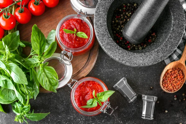 domates soslu makarna için 