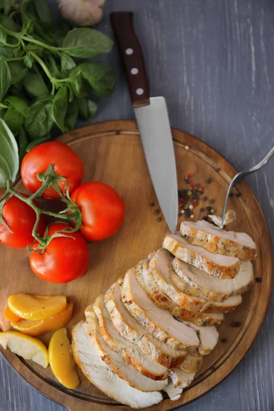 Lezzetli dilimlenmiş hindi göğsü