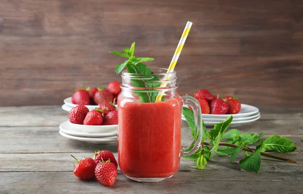 Verse aardbeien smoothie — Stockfoto