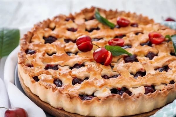 Smakelijke cherry pie — Stockfoto