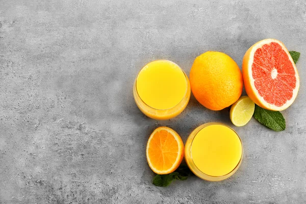 Szklanki świeżego soku pomarańczowego — Zdjęcie stockowe