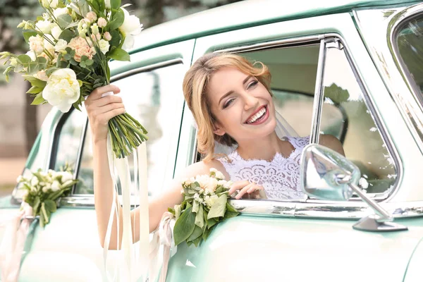 Young beautiful bride — Stock Photo, Image