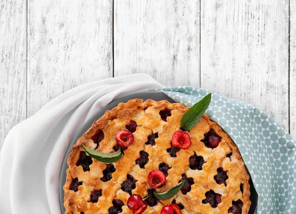 lezzetli vişneli pasta 