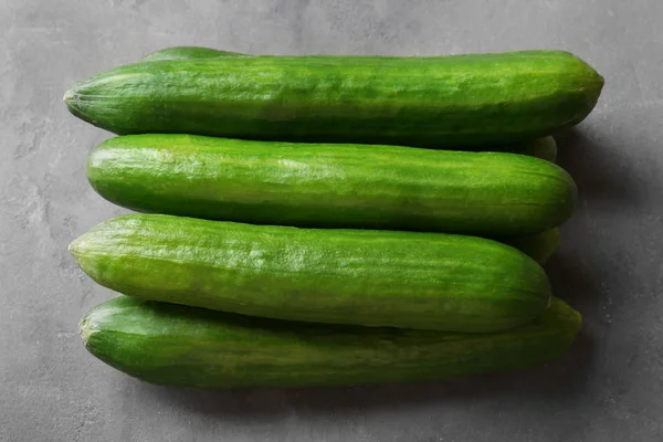 Olgun taze salatalık 