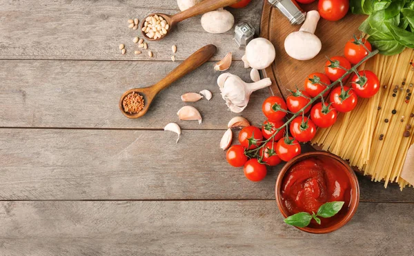 domates soslu makarna için 