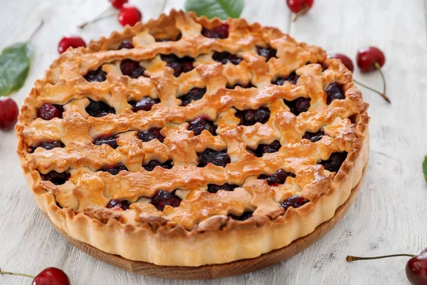 lezzetli vişneli pasta 