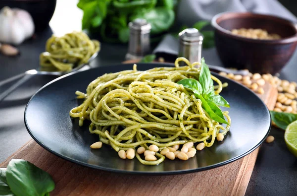 Pesto soslu lezzetli makarna