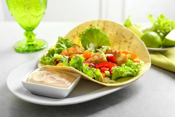 Fish taco and sauce — Stock Photo, Image