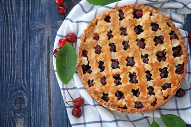 lezzetli vişneli pasta 