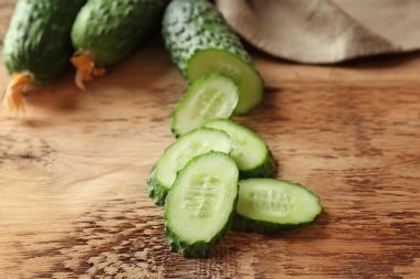 taze dilimlenmiş salatalık