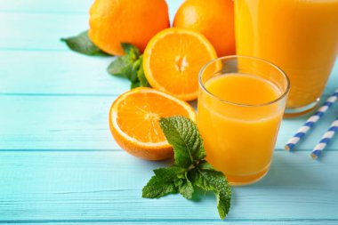 Taze meyve suyu ile kompozisyon 