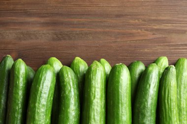 Olgun taze salatalık 