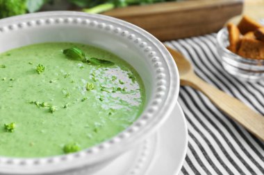 Brokoli peynir çorbası